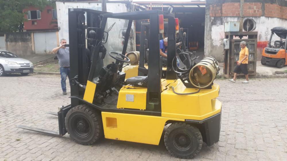 Empilhadeira de Combustão